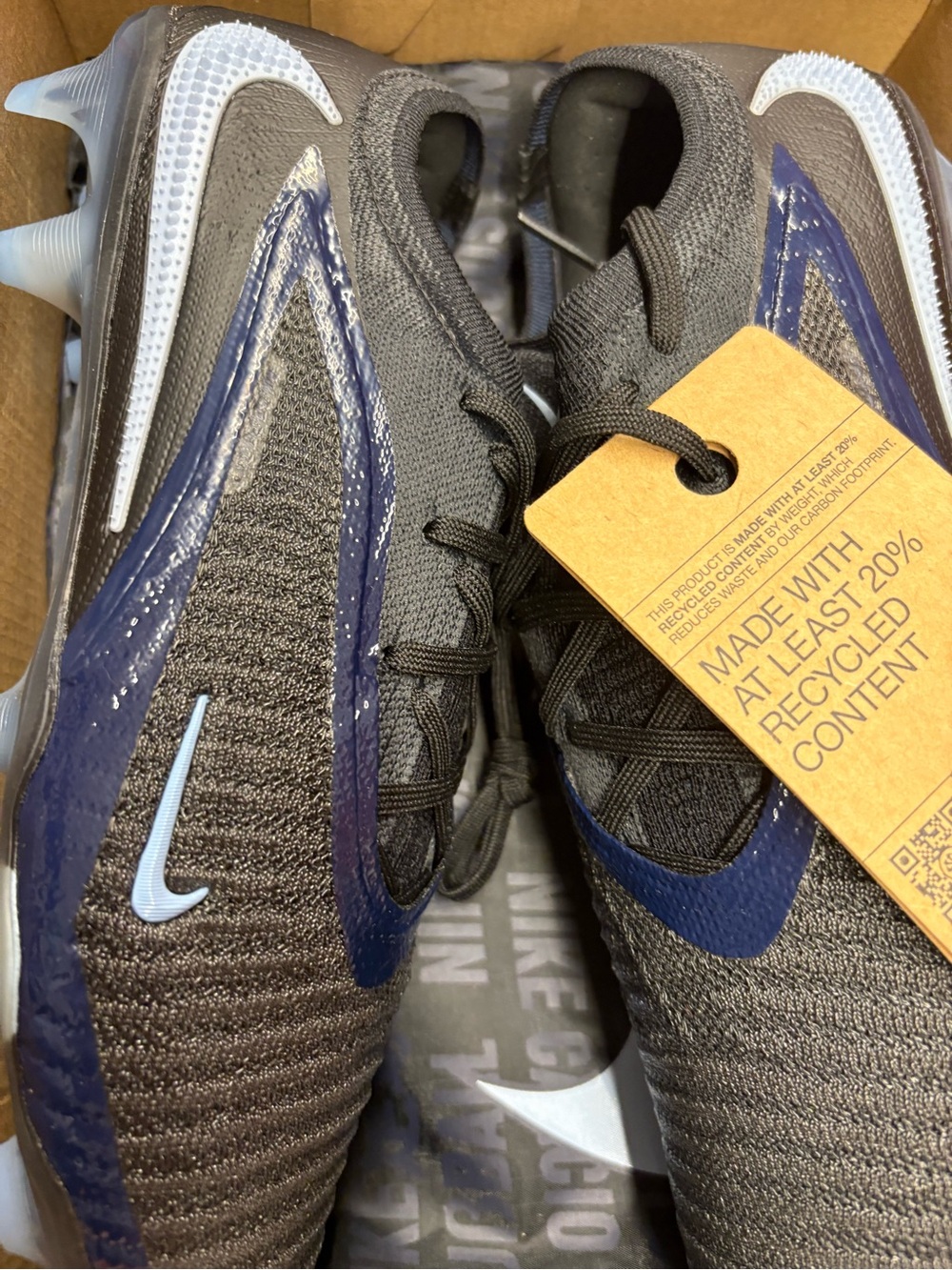 Nike Men’s Black and Navy Athletic Sneakers